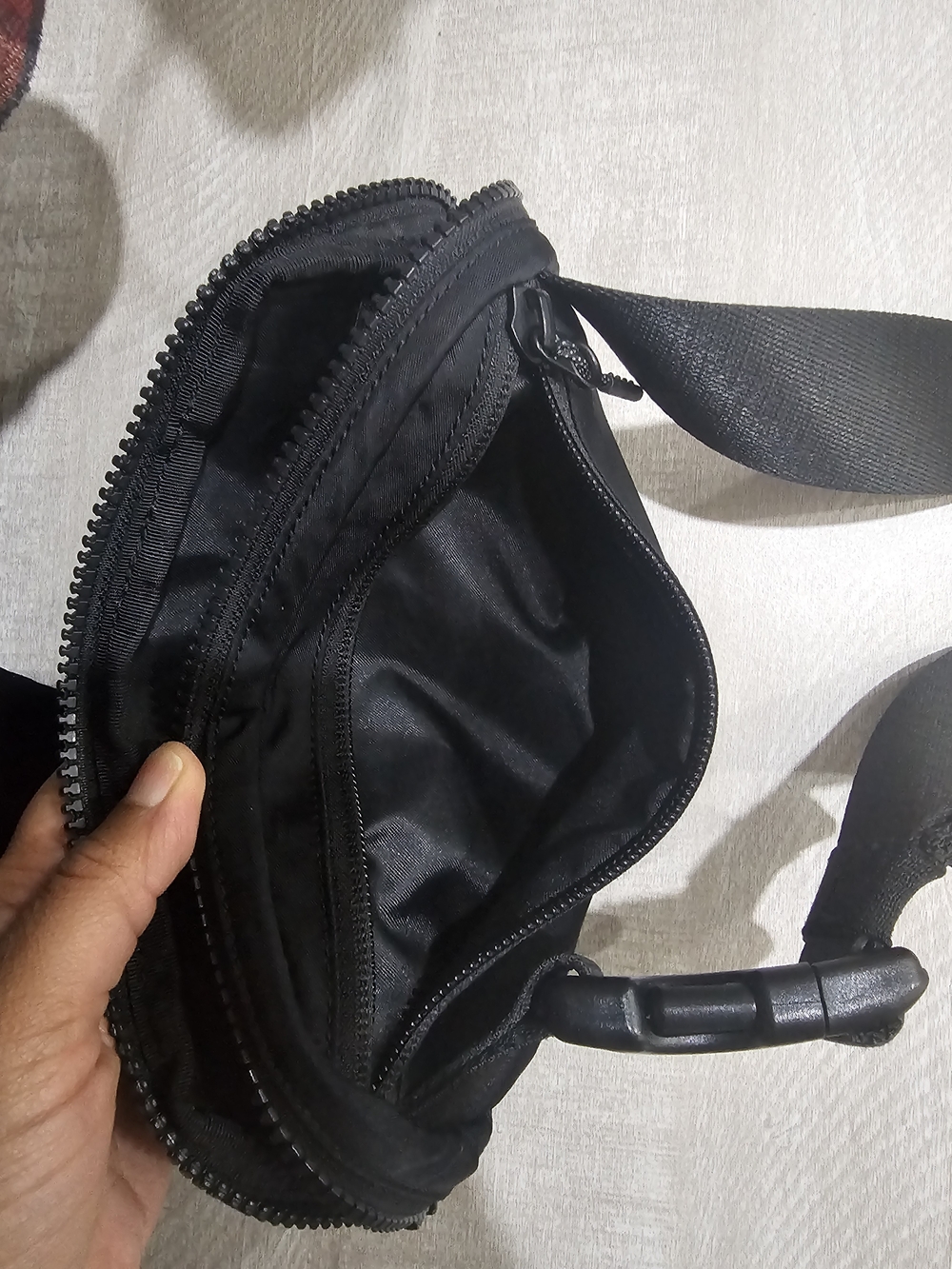 lululemon athletica Black Everywhere Belt Bag 1L - Picture 4 of 6